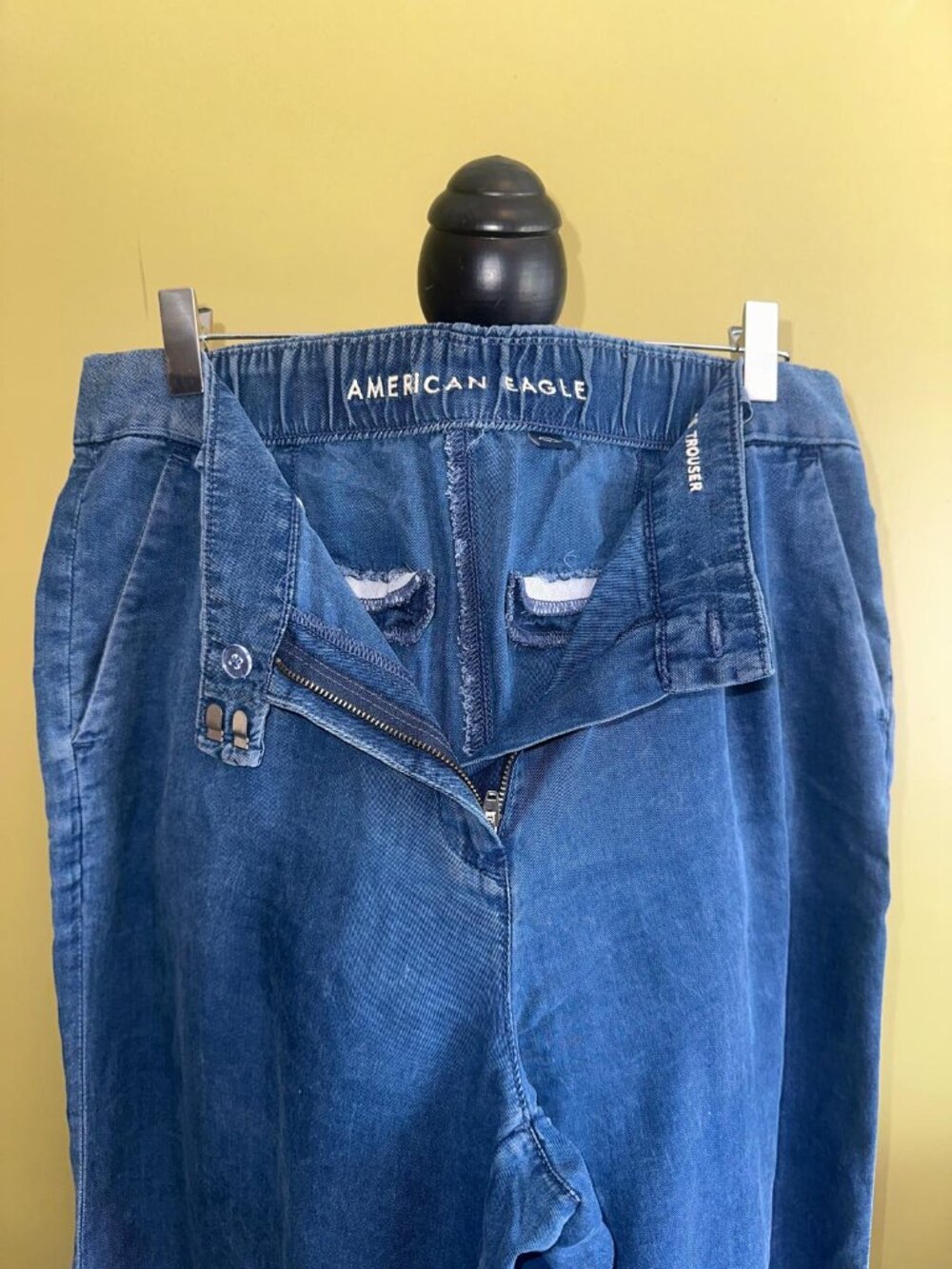 American Eagle High-Waisted Lightweight Wide-Leg Flowy Soft Denim Pants - Picture 4 of 8